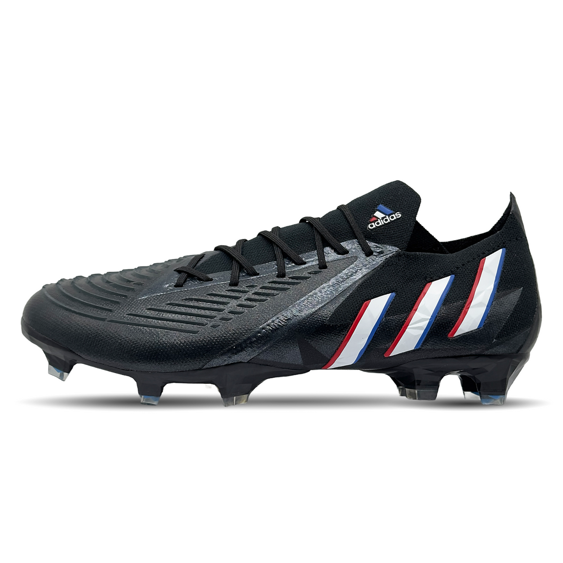 Entdecke die unschlagbare Kombination aus Stil und Leistung mit dem adidas Predator Edge 1 L FG (GV7391). Dieser hochentwickelte Fußballschuh bietet überlegene Kontrolle und Präzision auf dem Platz. Mit seiner innovativen Konstruktion und dem modernen Design setzt er neue Maßstäbe. Hol ihn dir jetzt auf STUNNINGBOOTS.com und steigere dein Spiel auf ein neues Niveau.