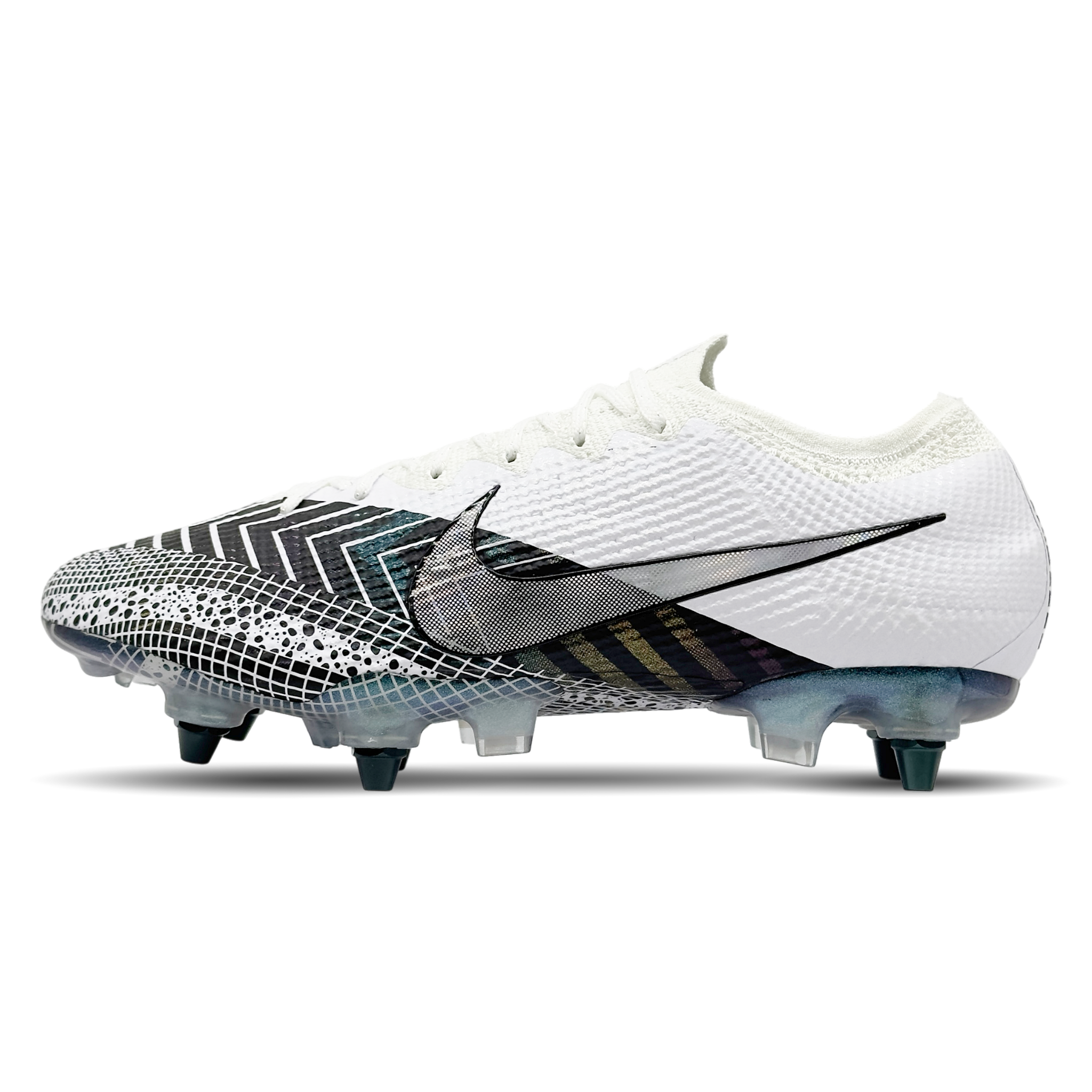 Die Nike Mercurial Vapor 13 Elite MDS SG-Pro AC (CK2032-110) Fußballschuhe bieten dir optimalen Grip und explosive Beschleunigung auf weichen Böden. Das Flyknit-Obermaterial schmiegt sich perfekt an deinen Fuß und verleiht dir ein sockenähnliches Tragegefühl, während die All Conditions Control (ACC) Technologie für hervorragende Ballkontrolle bei jeder Witterung sorgt. Die Kombination aus Schraub- und Feststollen sorgt für stabilen Halt und schnelle Richtungswechsel. Diese Schuhe sind ideal für schnelle und