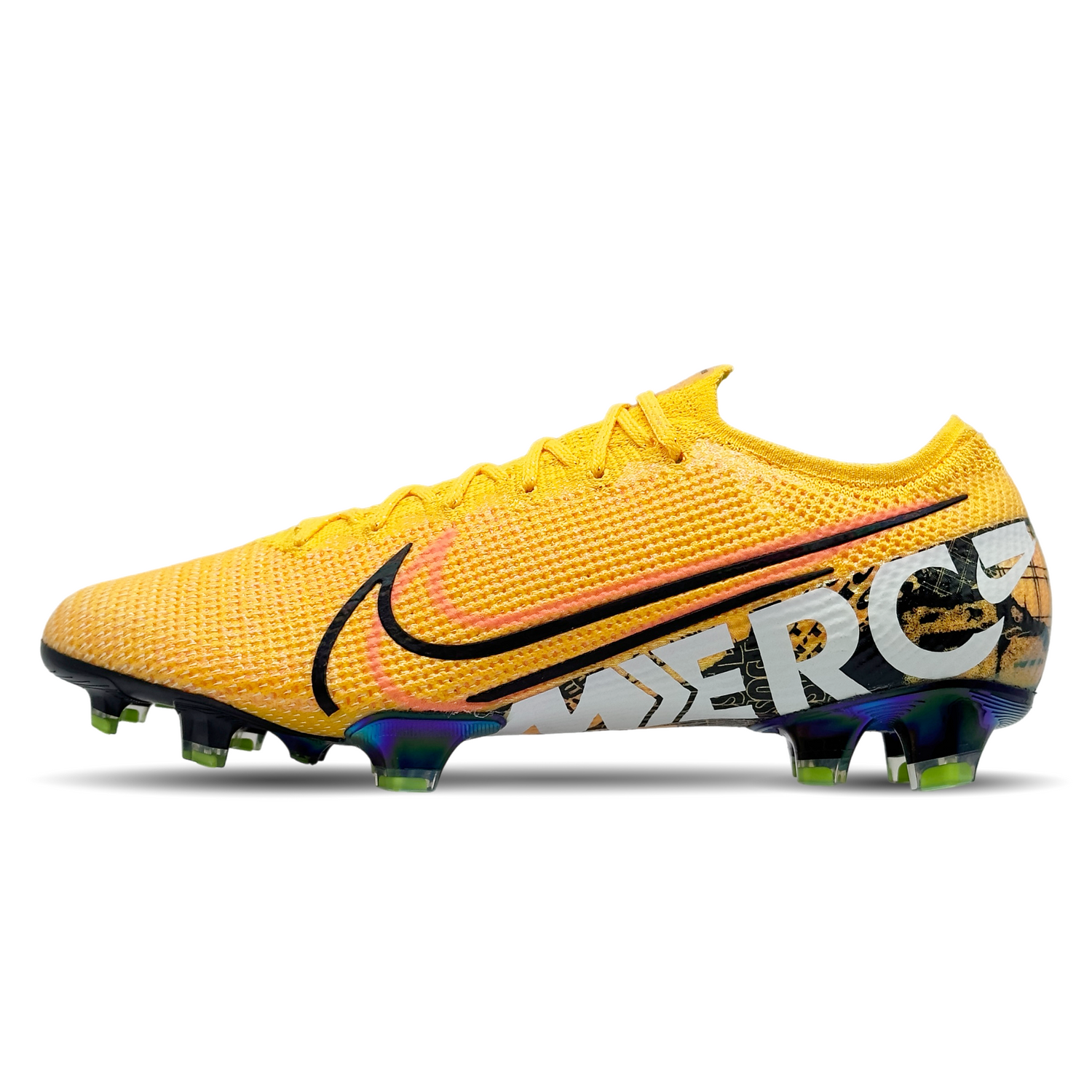 Die Nike Mercurial Vapor 13 Elite SE FG [CD6720-808] bieten dir explosive Geschwindigkeit und perfekte Ballkontrolle auf festen Böden. Das Flyknit-Obermaterial passt sich deinem Fuß an und sorgt für eine sockenähnliche Passform, während die Nike Aerotrak-Zone mit Mikro-Rillen für optimale Traktion und Beschleunigung sorgt. Mit dem All Conditions Control (ACC) Finish hast du auch bei Nässe volle Kontrolle über den Ball. Diese Fußballschuhe sind ideal für schnelle Richtungswechsel und dynamische Spielzüge. Er