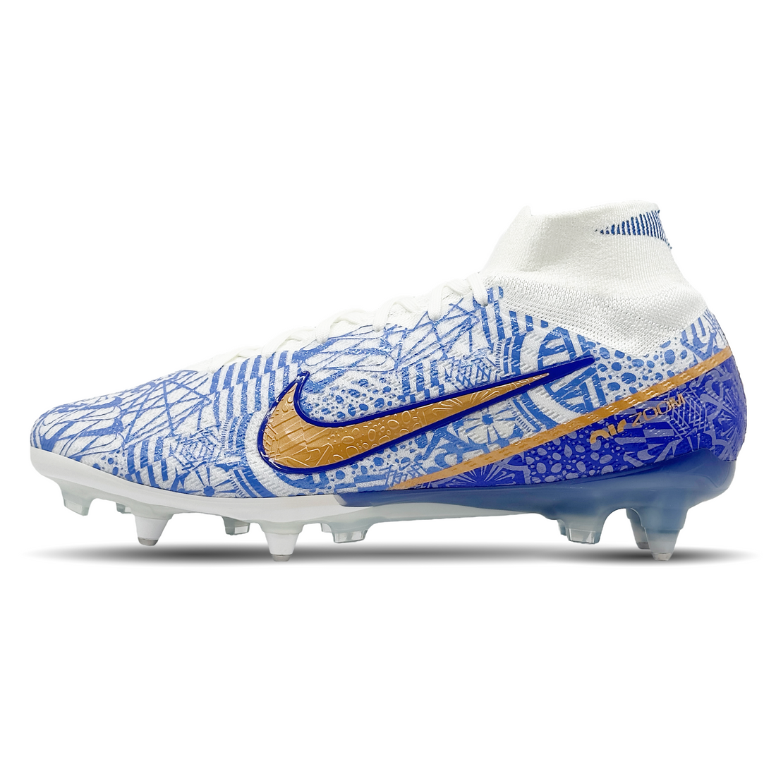 Entdecke den Nike Mercurial Zoom Superfly 9 Elite CR7 SG Pro AC (DQ5294-182) auf STUNNINGBOOTS.com. Diese Hochleistungs-Fußballschuhe wurden speziell für Fans von CR7 entwickelt und bieten herausragende Performance auf weichem Boden. Ihr innovatives Design und der erstklassige Komfort ermöglichen ein Höchstmaß an Tragekomfort und Leistung. Mit ihrer dynamischen Passform und dem hochwertigen Material sind sie die perfekte Wahl für Spieler, die CR7&