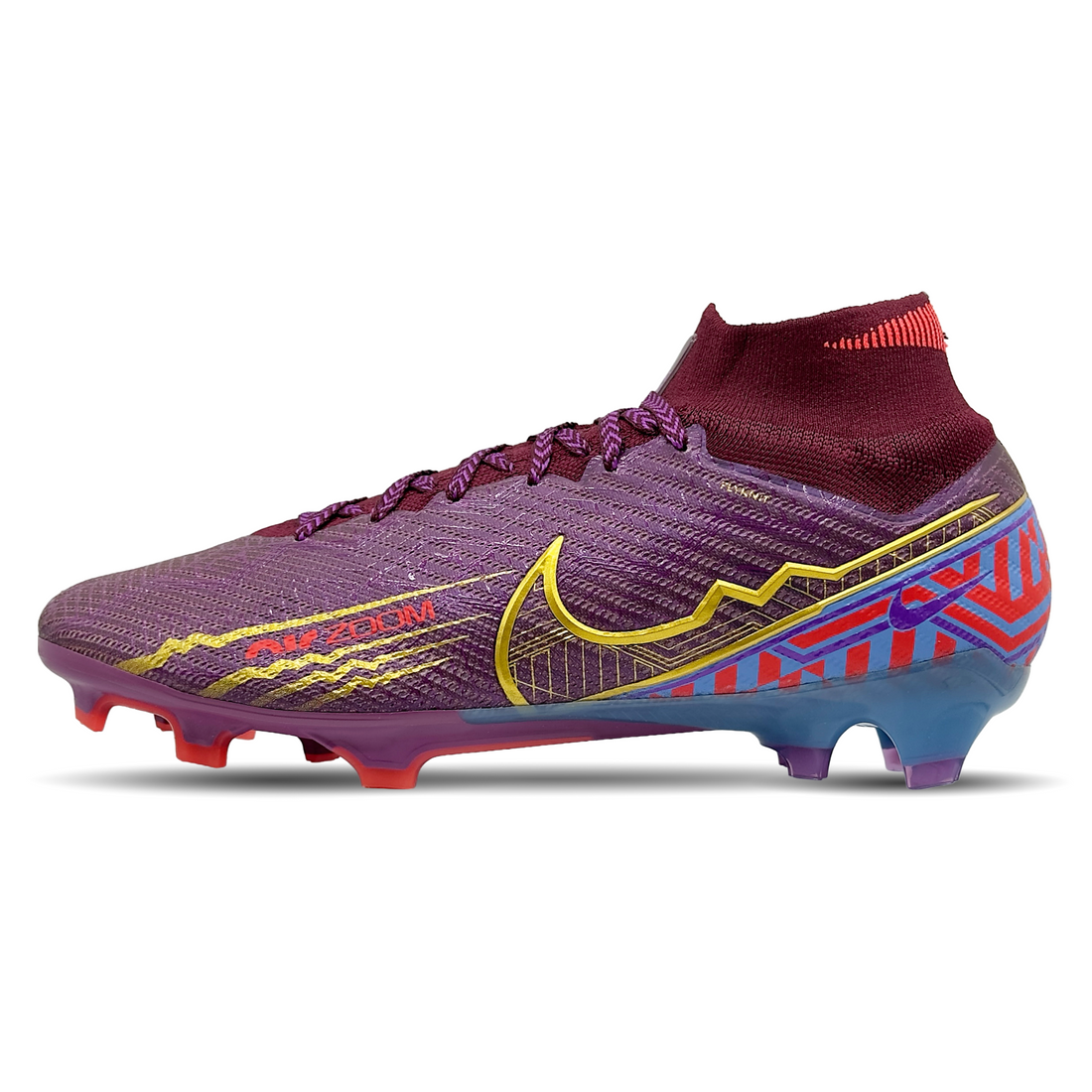 Entdecke die Nike Mercurial Zoom Superfly 9 Elite KM FG (DO9342-694) auf STUNNINGBOOTS.com. Diese Fußballschuhe bieten erstklassige Zoom Air-Technologie für reaktionsschnelle Dämpfung, ein leichtes Flyknit-Obermaterial für optimalen Halt und eine spezielle Stollenanordnung für explosive Geschwindigkeit und präzisen Grip auf festen Böden. Ideal für dynamische Spieler, die auf dem Platz Höchstleistungen erbringen möchten.