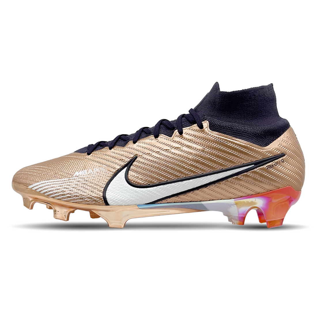 Erlebe Spitzenleistung und Stil mit den Nike Mercurial Zoom Superfly 9 Elite KM FG Fußballschuhen (FJ1588-810). Diese Schuhe bieten herausragende Traktion und Stabilität für festen Boden, damit du deine Höchstleistung abrufen kannst. Das auffällige Design und die fortschrittlichen Materialien sorgen für optimalen Komfort und maximale Kontrolle auf dem Platz. Perfekt für ambitionierte Spieler, die auf der Suche nach Qualität und Performance sind. Jetzt auf STUNNINGBOOTS.com erhältlich!