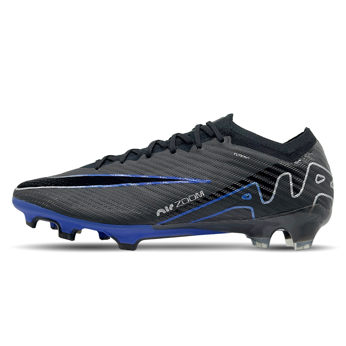 Erlebe den Nike Mercurial Zoom Vapor 15 Elite FG (DJ4978-040) auf STUNNINGBOOTS.com. Dieser fortschrittliche Fußballschuh bietet dir mit Zoom Air-Technologie und leichter Passform maximale Geschwindigkeit und Kontrolle auf Naturrasen. Die optimierte Stollenanordnung sorgt für hervorragenden Grip und Beschleunigung. Perfekt für dynamische Spieler, die ihre Performance auf das nächste Level heben wollen. Jetzt erhältlich auf STUNNINGBOOTS.com.