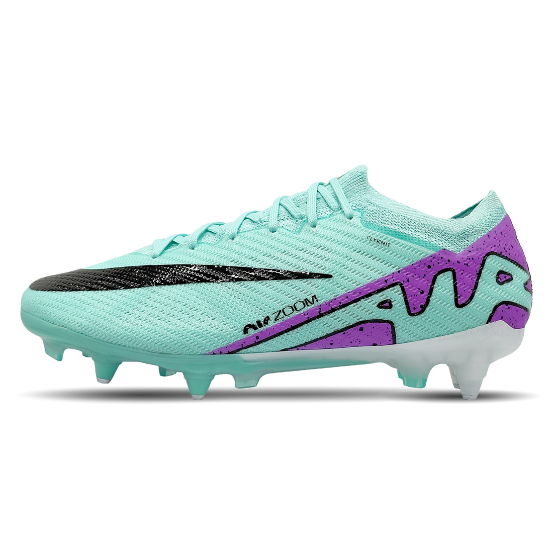 Entdecke die Nike Mercurial Zoom Vapor 15 Elite SG-Pro AC (FV3960-300) Fußballschuhe auf STUNNINGBOOTS.com. Diese Schuhe bieten erstklassigen Grip auf nassen Böden dank SG-Pro Anti-Clog Traktion. Das leichte Design und die Zoom Air-Einheit verbessern deine Geschwindigkeit und Reaktionsfähigkeit. Perfekt für Spieler, die auf nassem Terrain dominieren wollen und höchste Leistung anstreben. Hol dir deinen Vorteil auf dem Platz mit diesen hochmodernen Fußballschuhen.