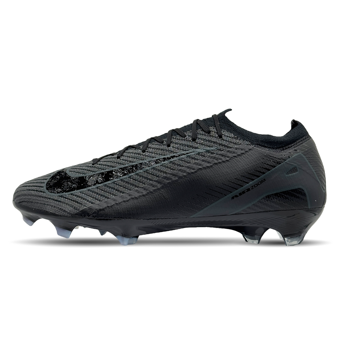 Die Nike Mercurial Zoom Vapor 16 Elite FG (FQ1457-002) sind die perfekte Wahl für Fußballspieler, die Geschwindigkeit und Kontrolle auf höchstem Niveau suchen. Diese Schuhe bieten eine reaktionsfreudige Zoom Air-Einheit für extra Dämpfung, ein leichtes, atmungsaktives Obermaterial für optimalen Komfort und ein innovatives Stollendesign für maximale Traktion auf festem Boden. Mit ihrer präzisen Passform und fortschrittlichen Technologie helfen sie dir, dein Spiel auf das nächste Level zu heben. Jetzt erhältl