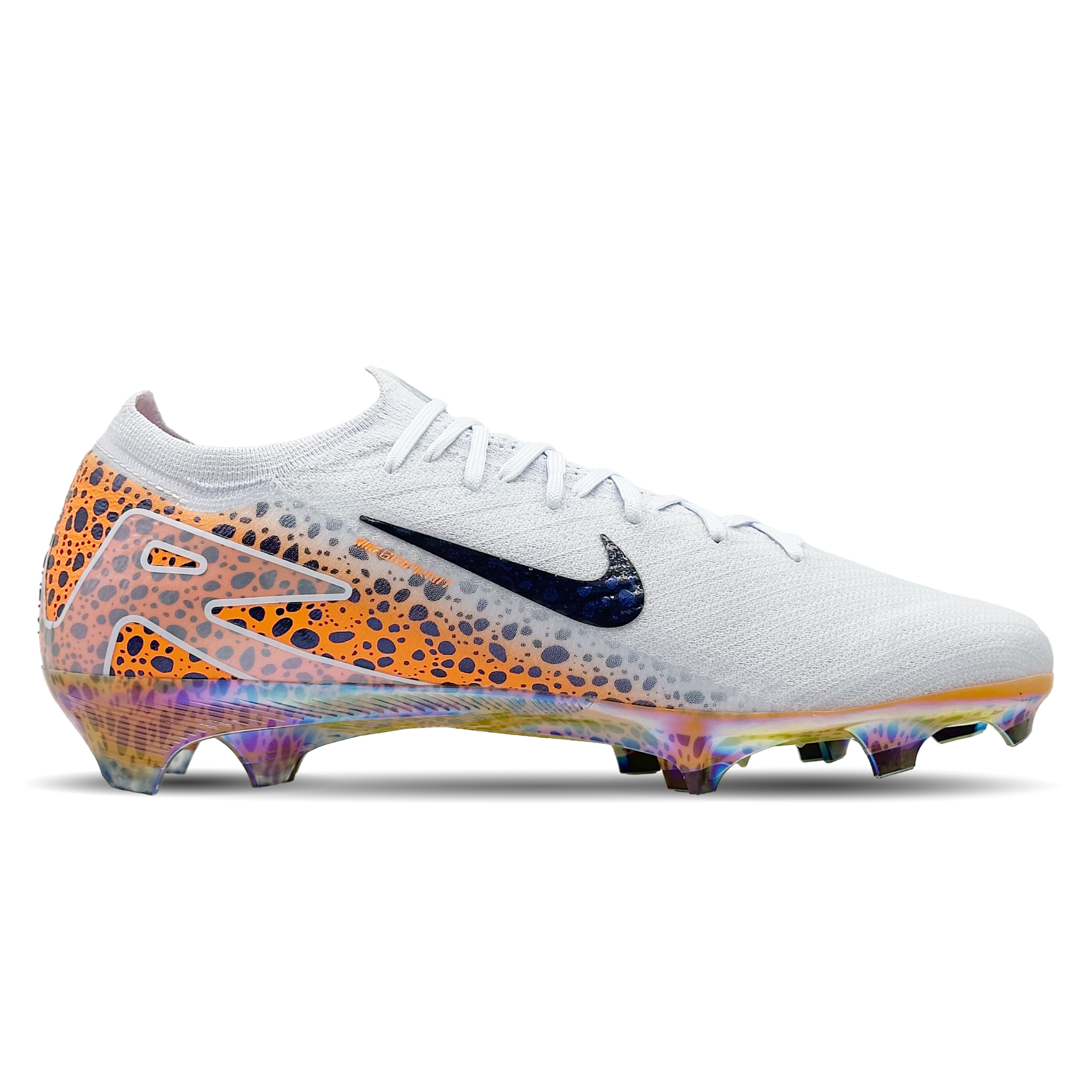 Die Nike Mercurial Zoom Vapor 16 Elite FG Oly (FQ8680-900) bieten dir explosive Geschwindigkeit und präzise Ballkontrolle. Mit der innovativen Zoom Air-Einheit und einer griffigen Sohle sind sie perfekt für feste Böden. Das leichte, atmungsaktive Material und die eng anliegende Passform sorgen für höchsten Tragekomfort und optimale Performance. Erhältlich auf STUNNINGBOOTS.com.