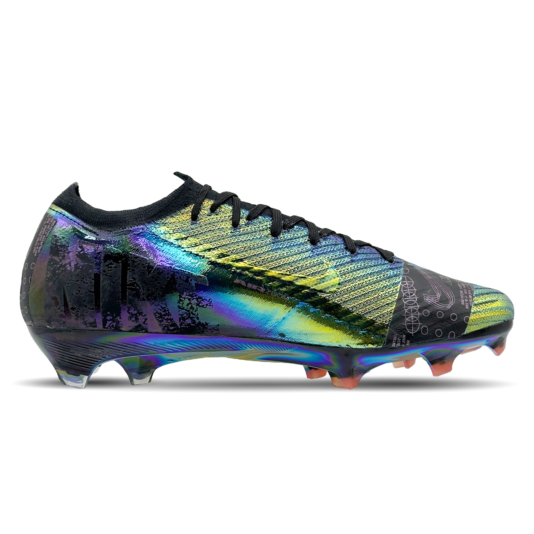 Entdecke die Nike Mercurial Zoom Vapor 16 Elite SE FG Fußballschuhe (FQ8682-001) auf STUNNINGBOOTS.com. Diese erstklassigen Fußballschuhe sind für Spieler konzipiert, die Geschwindigkeit und Präzision auf festem Boden suchen. Das leichte Flyknit-Obermaterial schmiegt sich perfekt an deinen Fuß an und sorgt für optimalen Halt und Komfort. Die integrierte Zoom Air-Einheit bietet reaktionsschnelle Dämpfung für explosive Bewegungen. Das Design fördert maximale Traktion und Stabilität, sodass du dein Spiel auf e