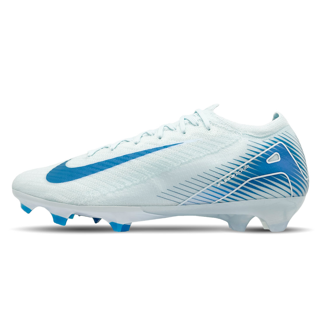 Die Nike Mercurial Zoom Vapor 16 Elite FG (FQ1457-400) sind die perfekte Wahl für Fußballspieler, die Geschwindigkeit und Kontrolle auf höchstem Niveau suchen. Diese Schuhe bieten eine reaktionsfreudige Zoom Air-Einheit für extra Dämpfung, ein leichtes, atmungsaktives Obermaterial für optimalen Komfort und ein innovatives Stollendesign für maximale Traktion auf festem Boden. Mit ihrer präzisen Passform und fortschrittlichen Technologie helfen sie dir, dein Spiel auf das nächste Level zu heben. Jetzt erhältl