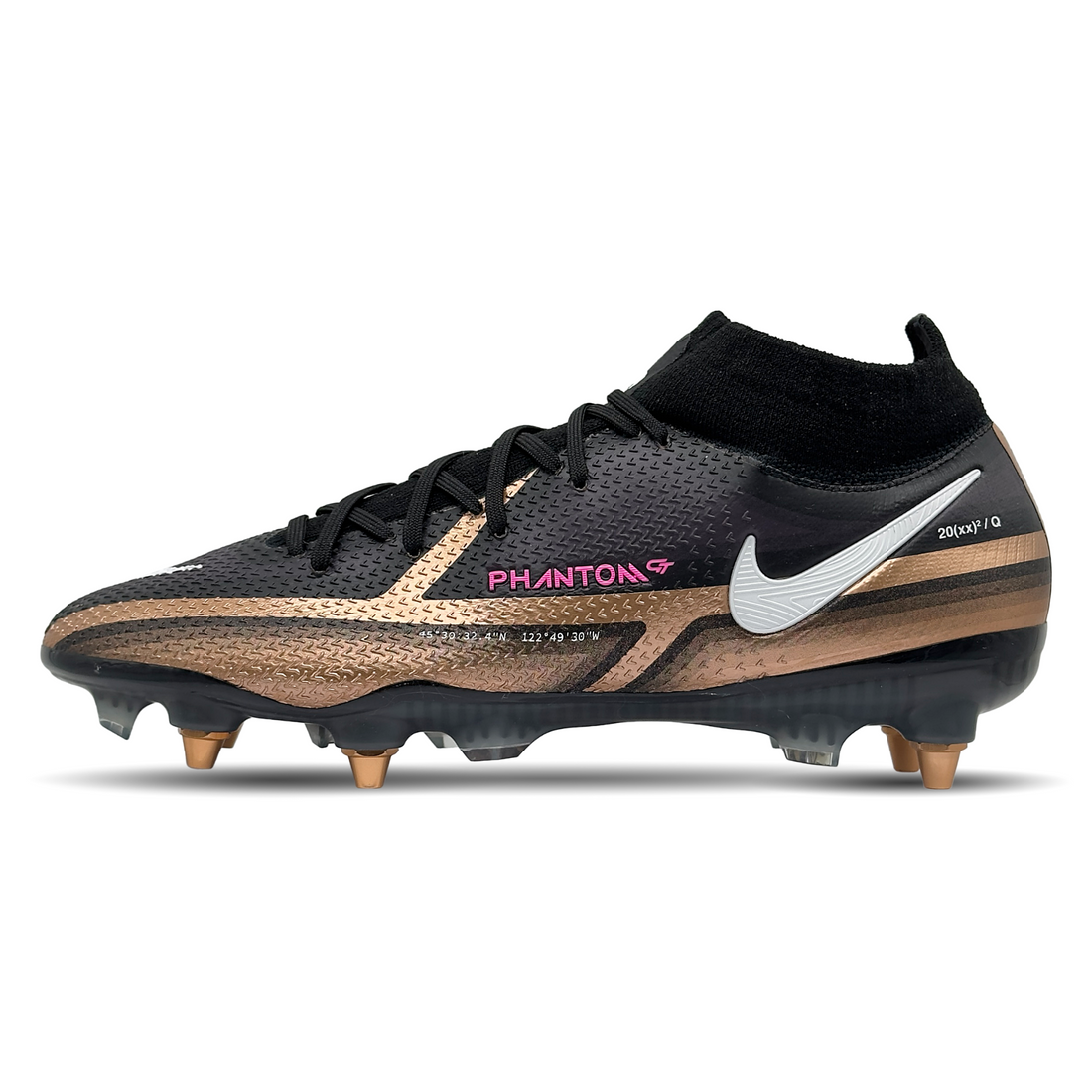 Entdecke die Nike Phantom GT2 Elite DF SG-Pro AC (DR5957-810) Fußballschuhe auf STUNNINGBOOTS.com. Diese Elite-Schuhe bieten herausragenden Grip auf nassen Böden dank der SG-Pro Anti-Clog Traktion. Das Dynamic Fit Collar sorgt für eine perfekte Passform und Stabilität, während die innovative Oberflächenstruktur deine Ballkontrolle optimiert. Ideal für nasses und weiches Terrain, um dein Spiel auf das nächste Level zu heben.