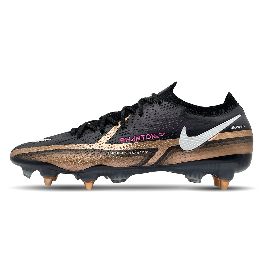 Entdecke den Nike Phantom GT2 Elite SG-Pro AC (DR5956-810) auf STUNNINGBOOTS.com – designt für präzise Ballkontrolle und optimale Traktion auf nassen, weichen Böden. Diese Schuhe bieten innovatives Grip-Design, All Conditions Control (ACC) für konstante Ballkontrolle bei jeder Witterung, und einen Flyknit-Obermaterial für perfekten Sitz und Komfort. Ideal für ambitionierte Spieler, die auf Leistung und Stil setzen. Erhältlich auf STUNNINGBOOTS.com.