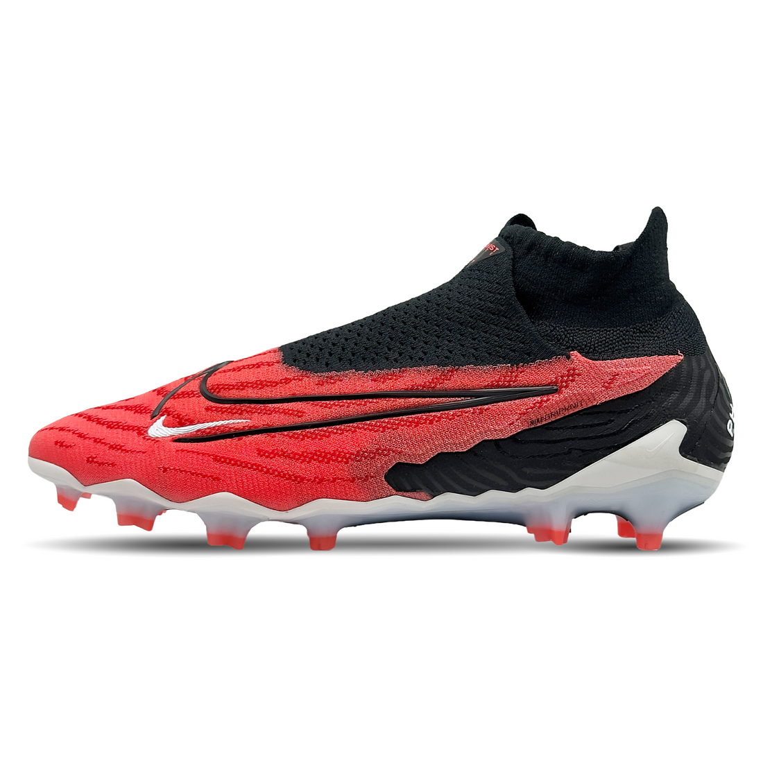 Tauche ein in die Welt des Fußballs mit dem Nike Phantom GX Elite DF FG (DC9969-600) von STUNNINGBOOTS.com. Dieser erstklassige Fußballschuh kombiniert modernes Design mit erstklassiger Leistung. Mit seiner dynamischen Passform und überragenden Traktion auf dem Platz ist er perfekt für Spieler, die ihr Spiel auf ein neues Level bringen wollen. Entdecke jetzt, was diesen Schuh so besonders macht!