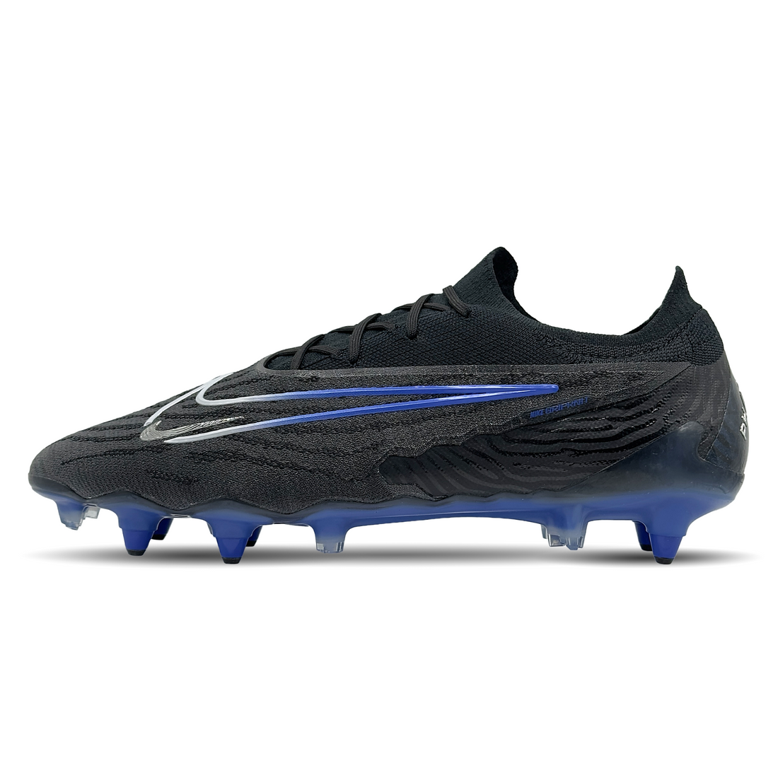 Entdecke den Nike Phantom GX Elite SG-Pro AC (DD9443-040) auf STUNNINGBOOTS.com. Dieser Premium-Fußballschuh bietet dir überragende Traktion auf nassen, weichen Rasenplätzen. Das ergonomische Design sorgt für maximalen Komfort und Beweglichkeit, während die innovative Technologie deine Spielkontrolle verbessert. Perfekt für anspruchsvolle Spieler, die ihr Bestes geben wollen!