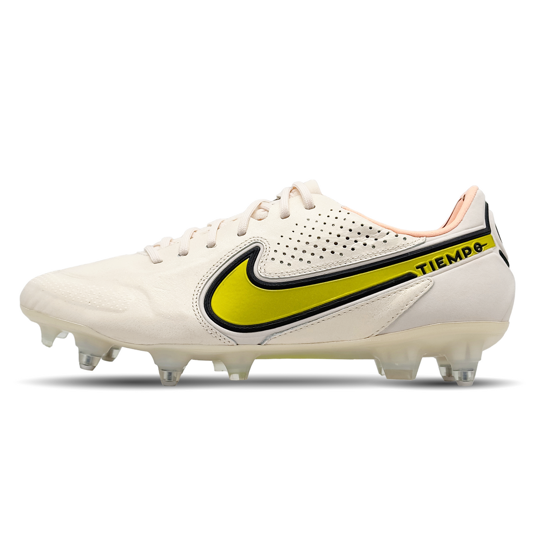 Entdecke den Nike Tiempo Legend 9 Elite SG Pro AC (DB0822-800) auf STUNNINGBOOTS.com. Diese Hochleistungs-Fußballschuhe bieten nicht nur erstklassige Performance auf weichem Boden, sondern auch ein innovatives Design und hervorragenden Komfort. Mit ihrer dynamischen Passform und dem strapazierfähigen Material ermöglichen sie präzise Bewegungen und eine optimale Ballkontrolle. Ideal für Spieler, die auf dem Platz das Beste geben möchten.